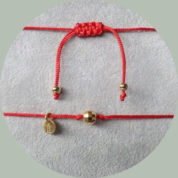 Bransoletka sznurkowa z kulką pozłacaną