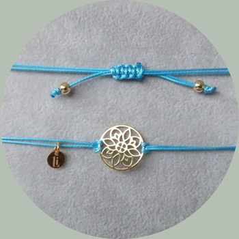 Bransoletka sznurkowa z rozetą błękitna